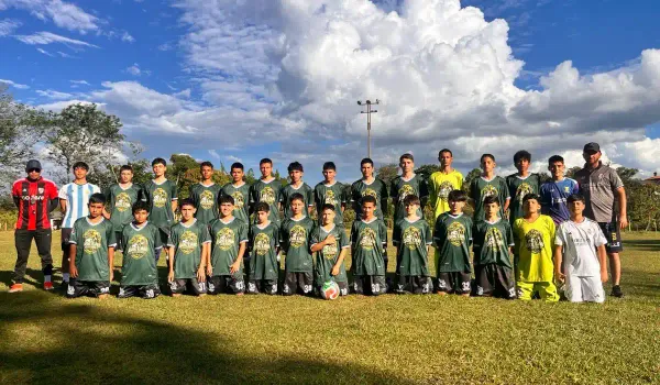Más de 80 niños y niñas de Guadalupe, Santander, entrenan por su pasión: el fútbol, gracias al apoyo de la empresa privada. 